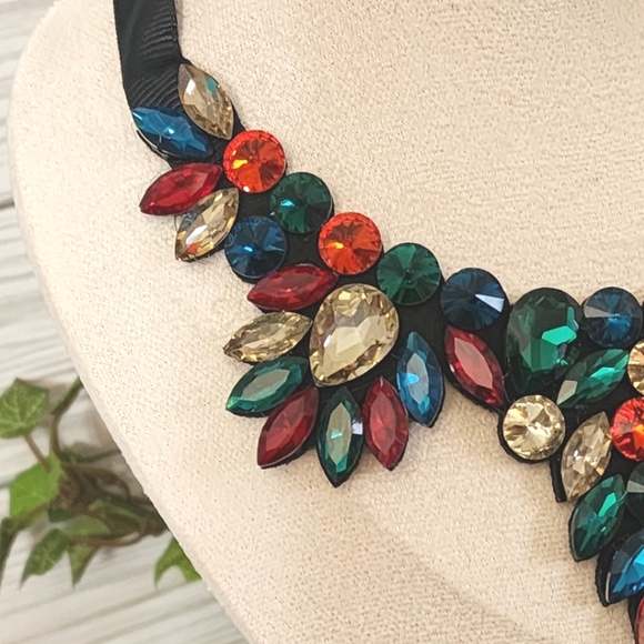 Multi Color Crystal Tie Ribbon Necklace Non Metal - Picture 5 of 8